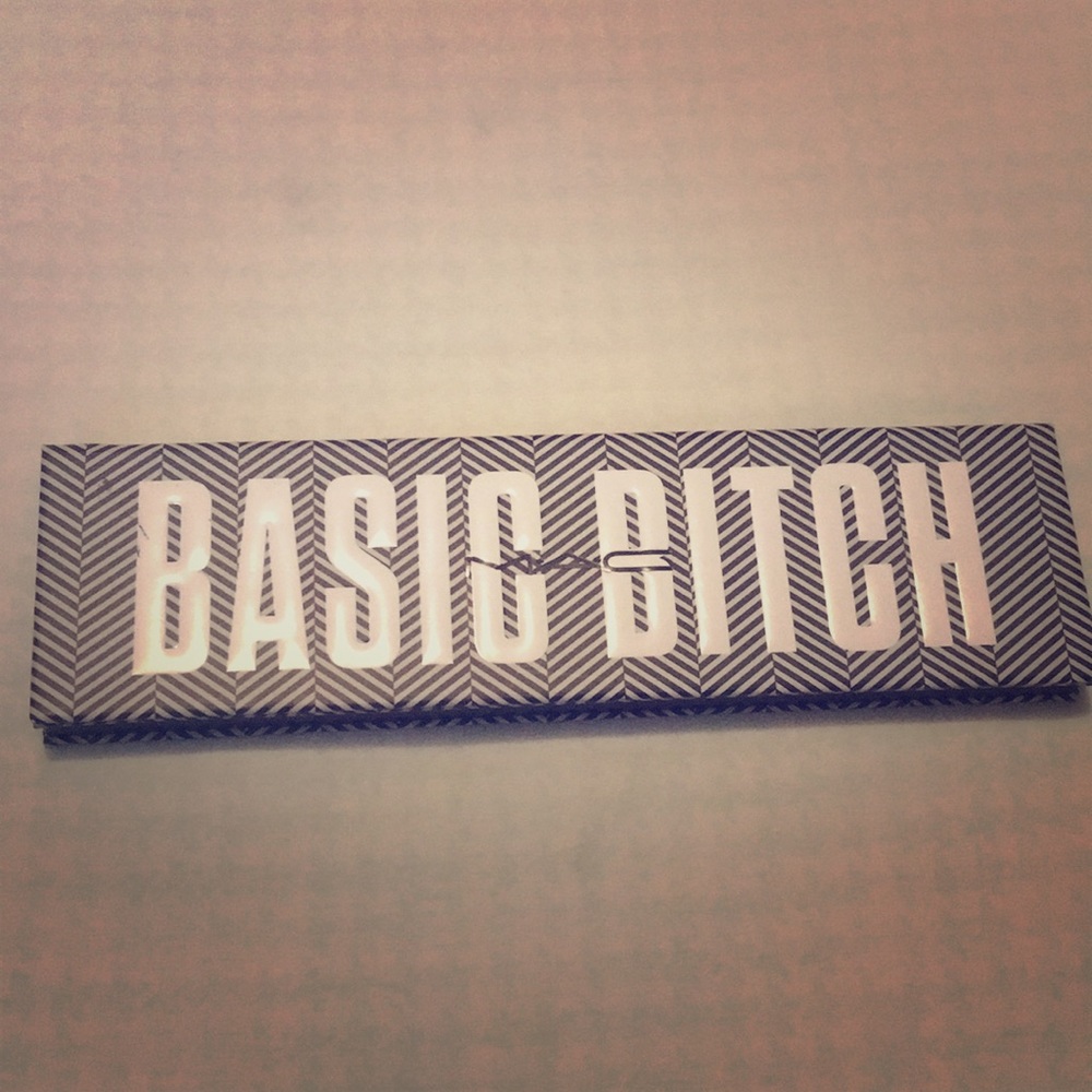 MAC( basic bitch small eyeshadow pallet)